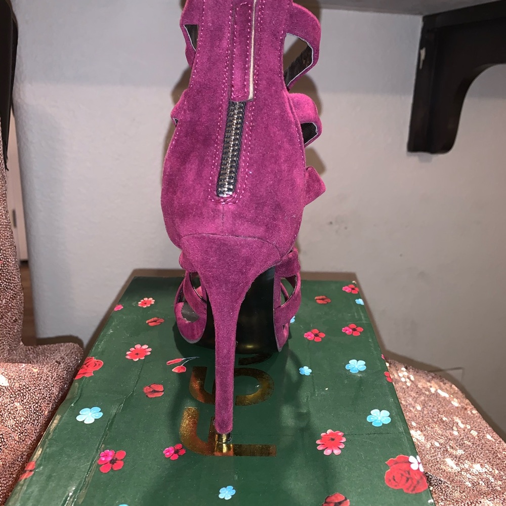 Heels - Picture 2 of 3